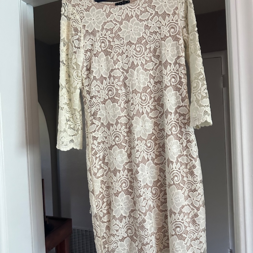 Dresses - Picture 3 of 5